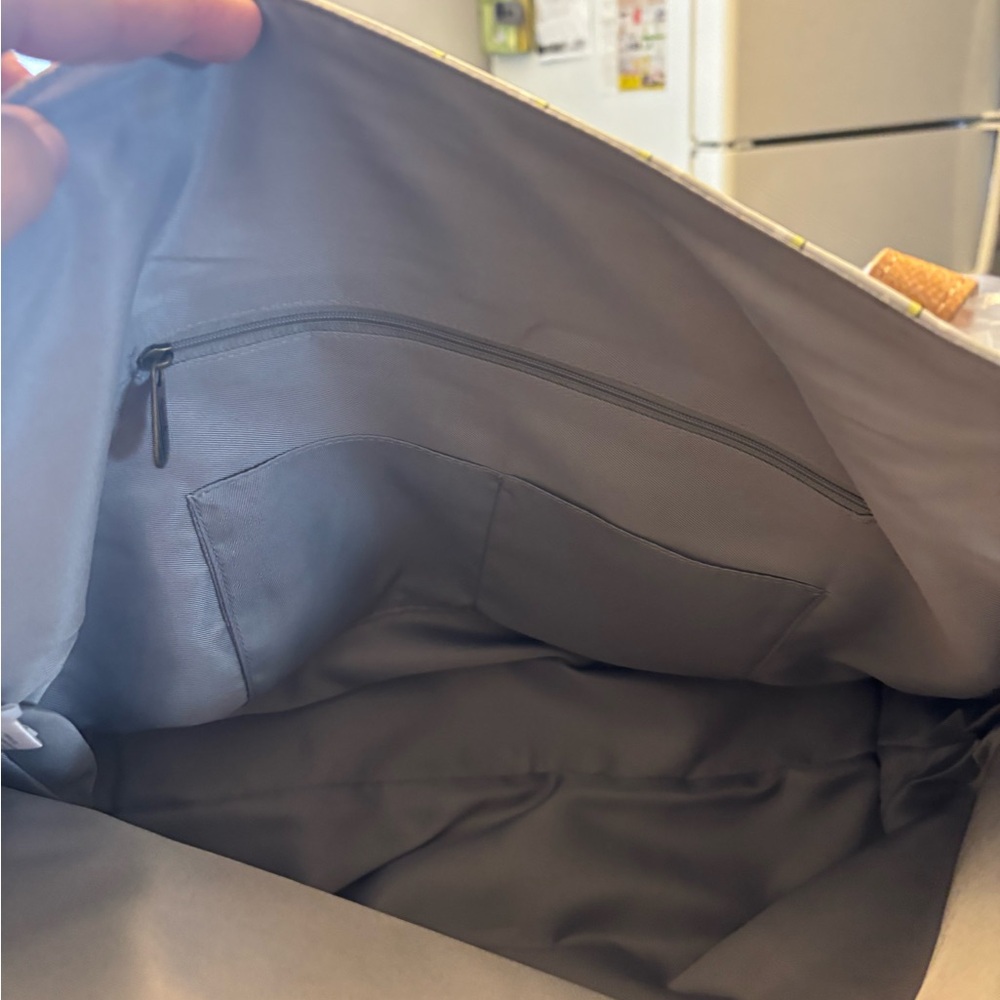 Thirty-one Elegant Gray and Tan Tote Bag - Picture 3 of 5